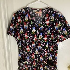 Elite Med Gnome/Candy Cane Scrub Top Size Large
